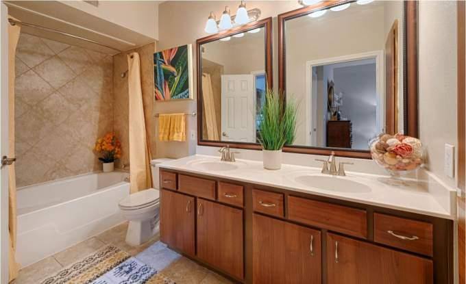 Apartment for rent at 10 Oak Court #2174, Houston, TX 77006