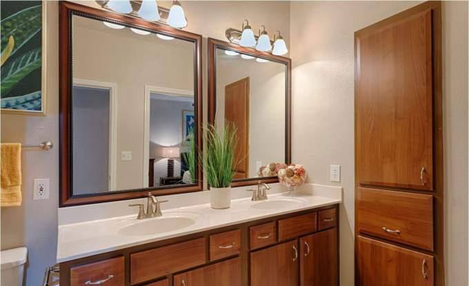 Apartment for rent at 10 Oak Court #2174, Houston, TX 77006