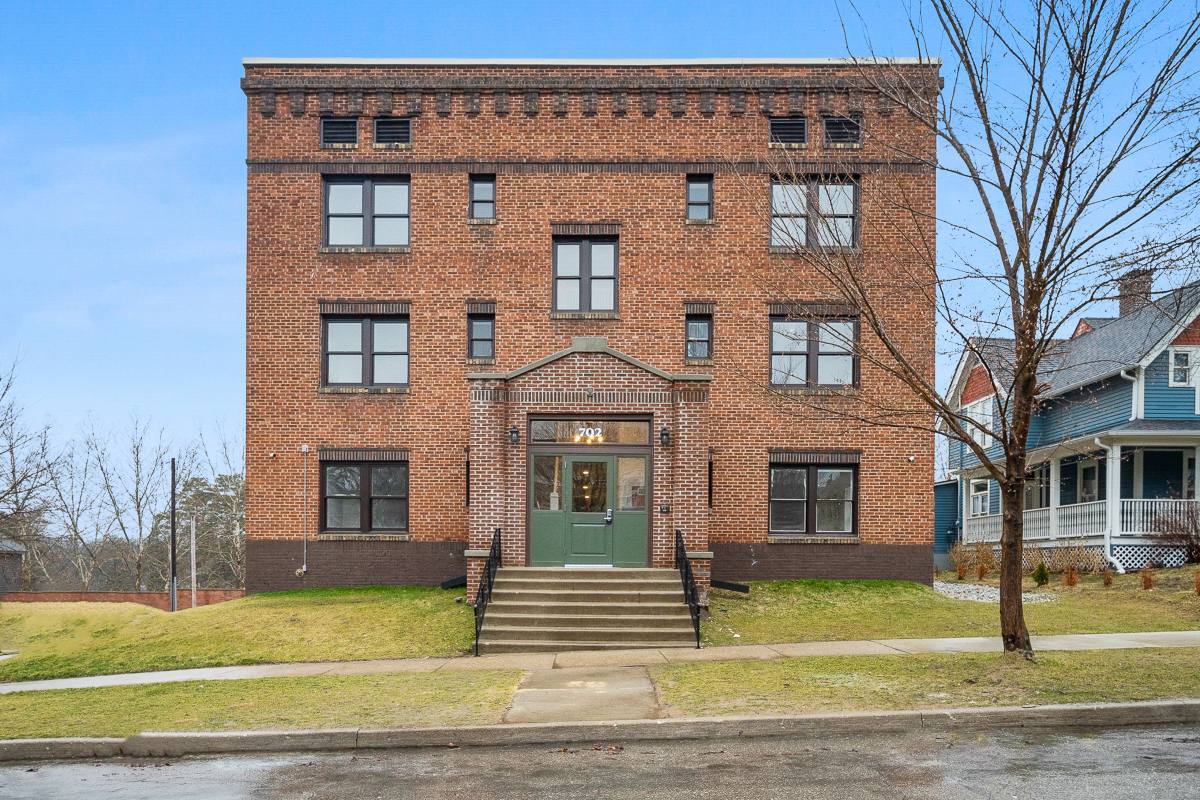 Apartment for rent at 702 20th St #105, Des Moines, IA 50314