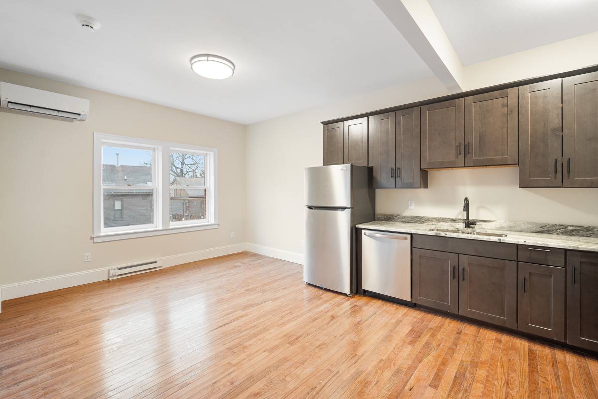 Apartment for rent at 702 20th St #105, Des Moines, IA 50314