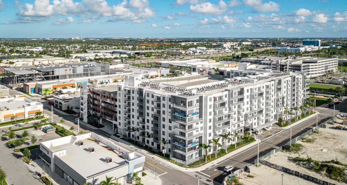 Apartment for rent at Avery Dania Pointe, 121 N Compass Way, Dania, FL 33004