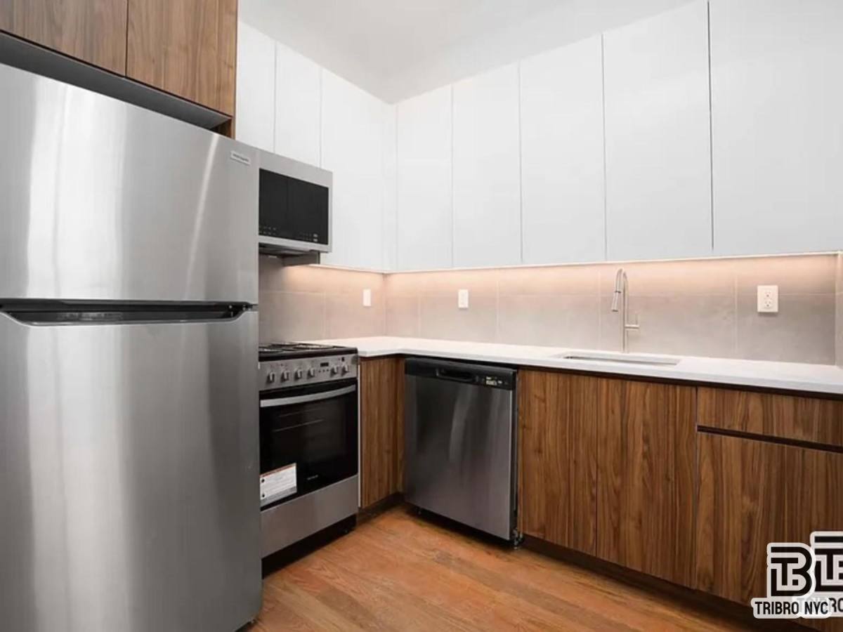 Apartment for rent at 92 Manhattan Ave, Brooklyn, NY 11206