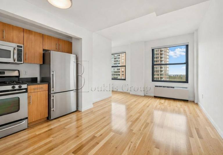 Apartment for rent at 90 W St #24N, New York, NY 10006