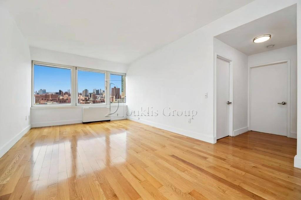 Apartment for rent at 246 Pearl St #808, New York, NY 10038