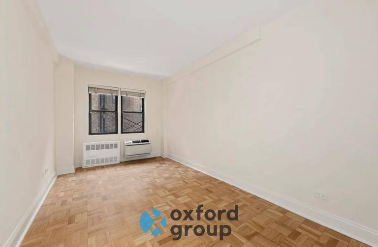 Townhouse for rent at 211 E 71st St, New York, NY 10021