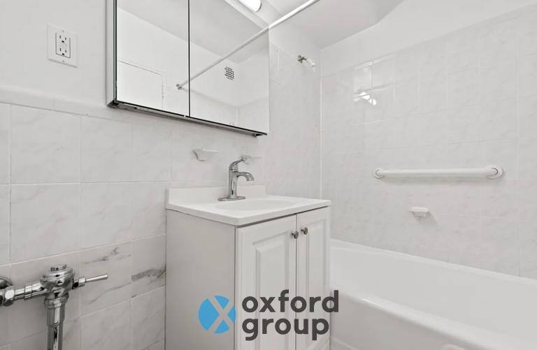 Townhouse for rent at 211 E 71st St, New York, NY 10021