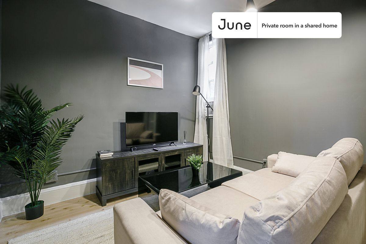 Apartment for rent at 336 W 47th St, New York, NY 10036