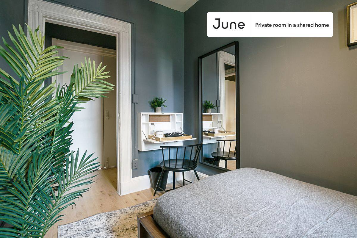 Apartment for rent at 336 W 47th St, New York, NY 10036