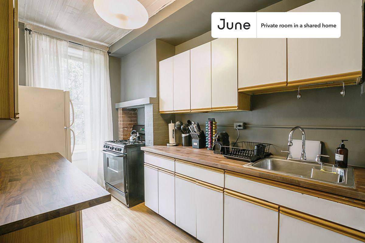 Apartment for rent at 336 W 47th St, New York, NY 10036