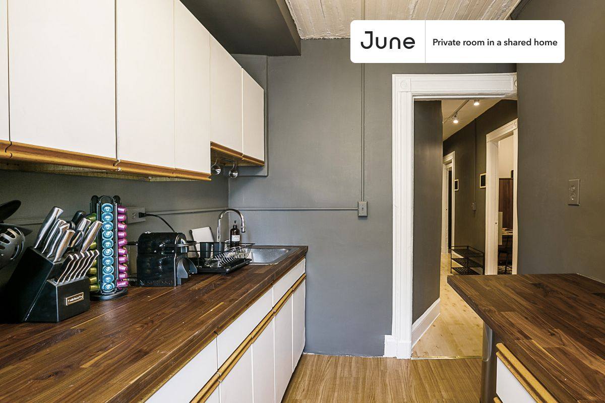 Apartment for rent at 336 W 47th St, New York, NY 10036