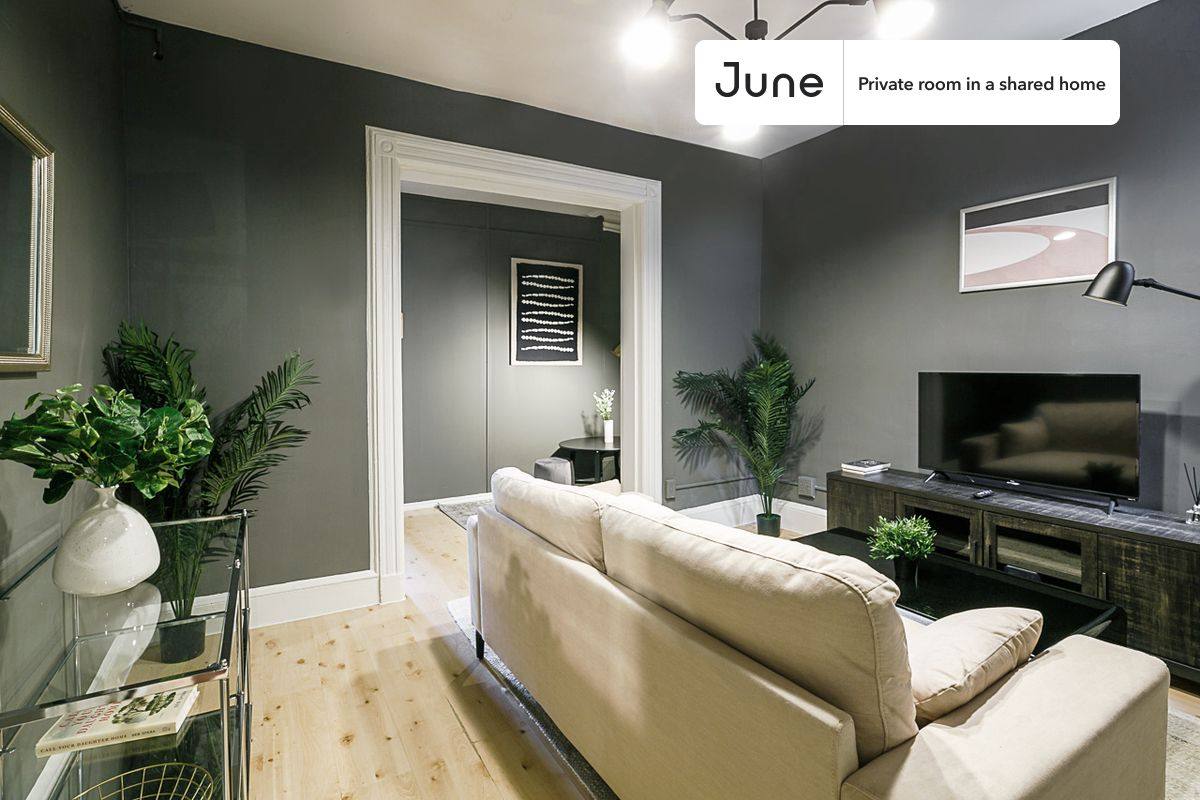 Apartment for rent at 336 W 47th St, New York, NY 10036