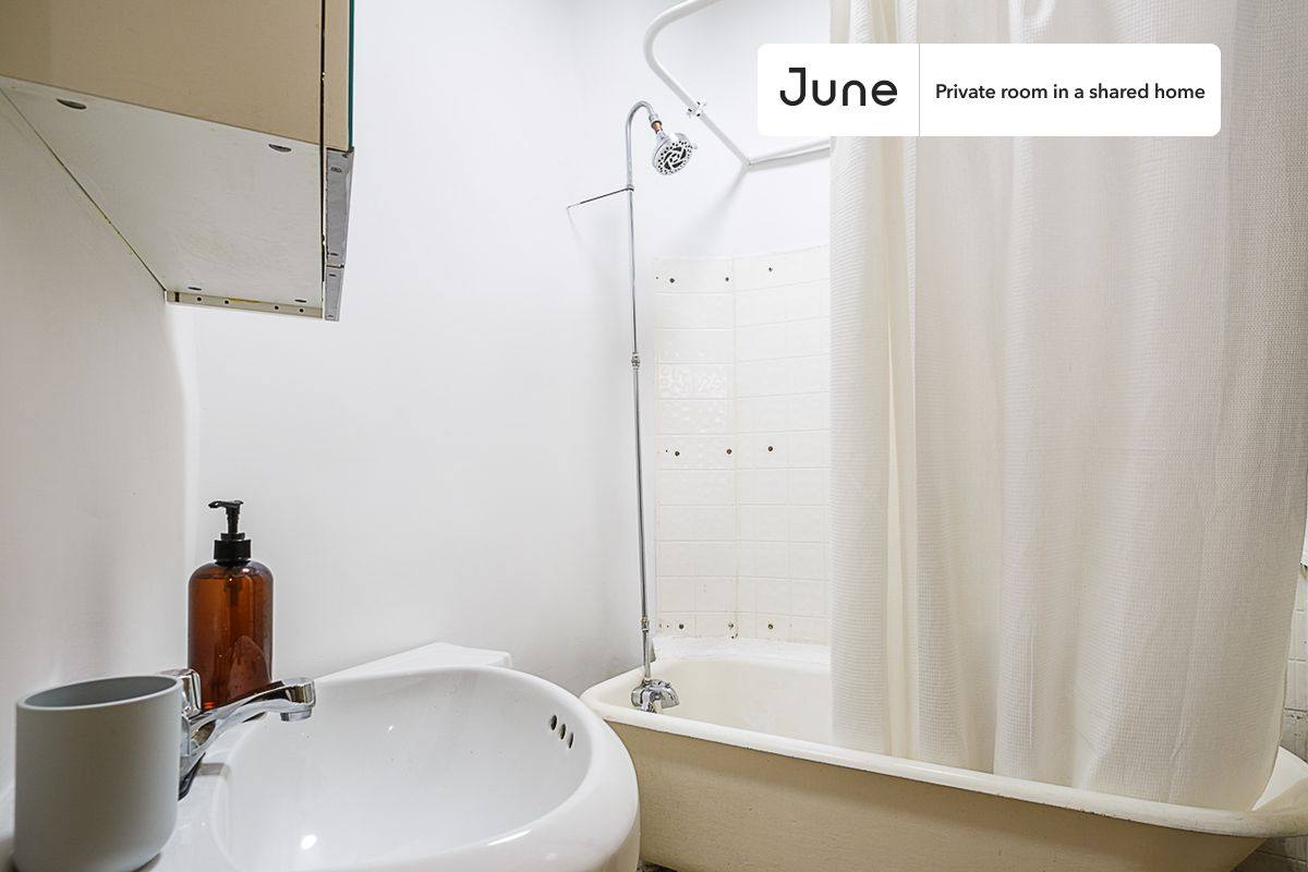 Apartment for rent at 336 W 47th St, New York, NY 10036