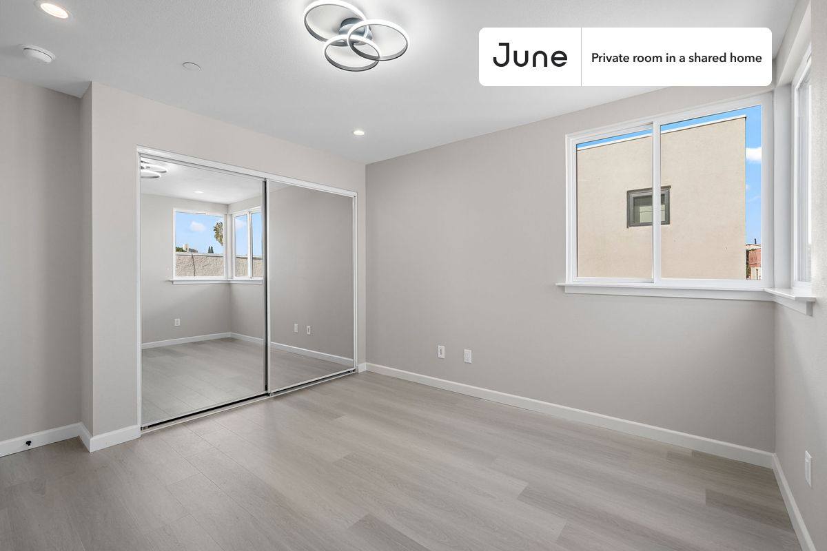 Apartment for rent at 327 N Chicago E, Los Angeles, CA 90033
