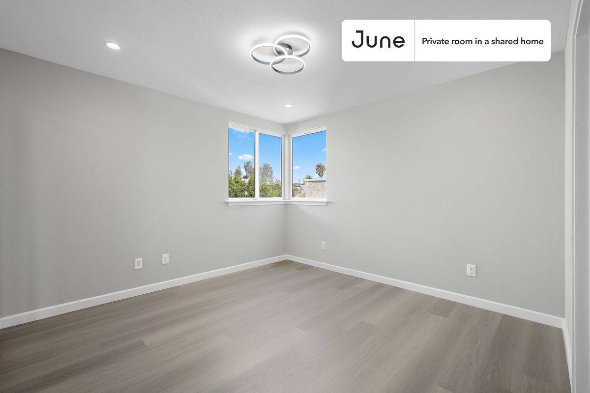 Apartment for rent at 327 N Chicago E, Los Angeles, CA 90033