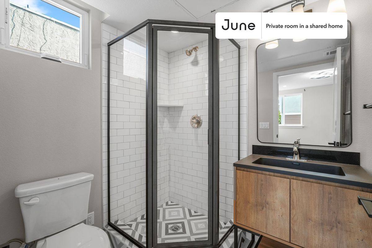 Apartment for rent at 327 N Chicago E, Los Angeles, CA 90033