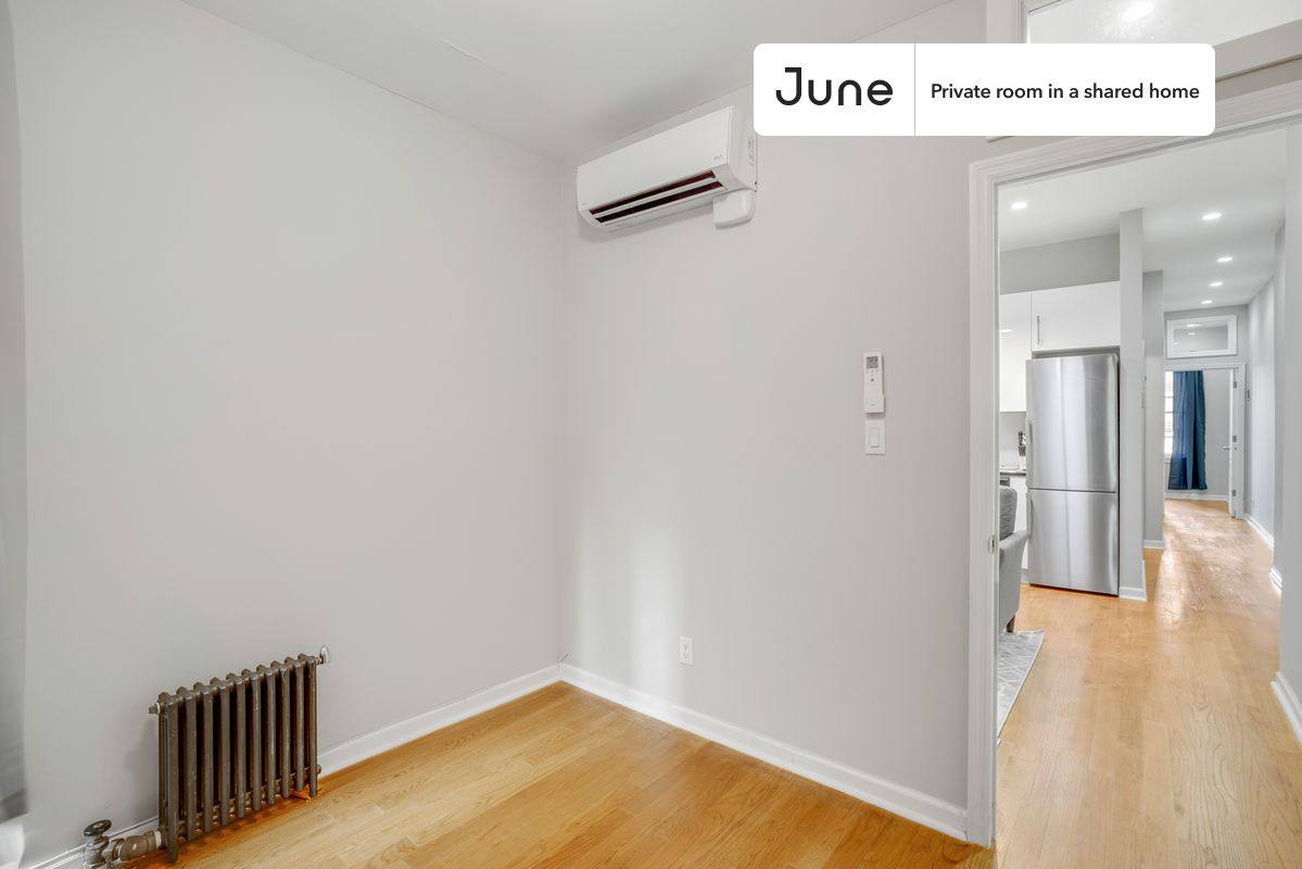Apartment for rent at 208 E 95th St #A, New York, NY 10128