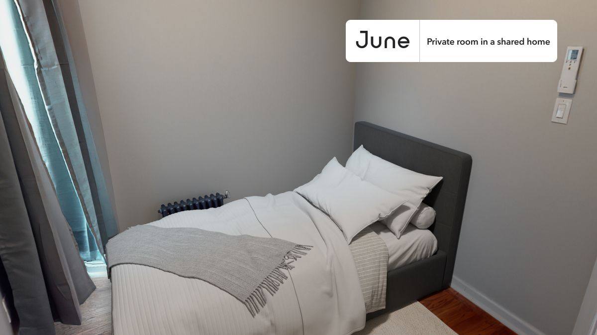 Apartment for rent at 208 E 95th St #A, New York, NY 10128