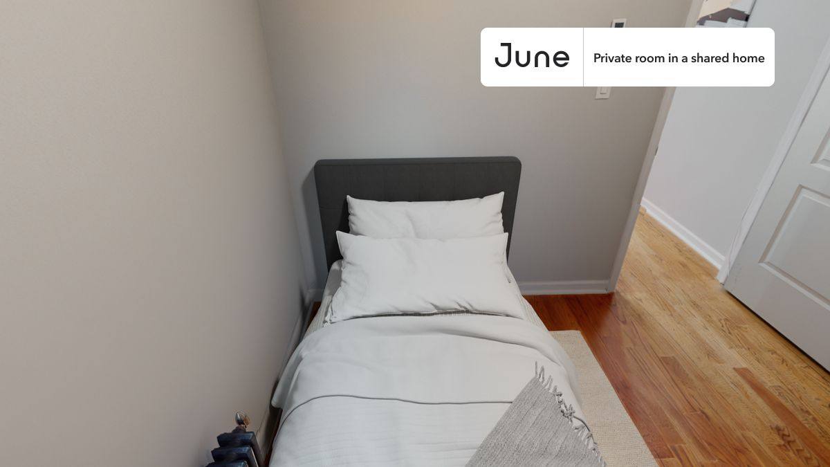 Apartment for rent at 208 E 95th St #A, New York, NY 10128