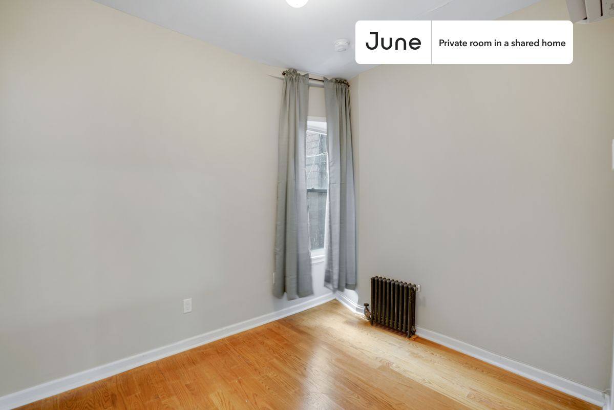 Apartment for rent at 208 E 95th St #A, New York, NY 10128