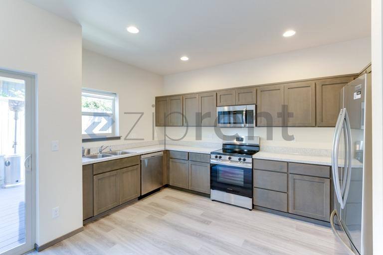 Townhouse for rent at 3655 Pine Rd NE, Bremerton, WA 98310