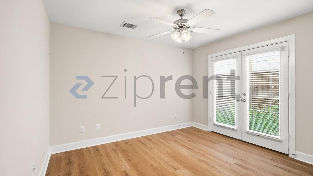 Townhouse for rent at 11504 Main Elm Dr, Houston, TX 77025