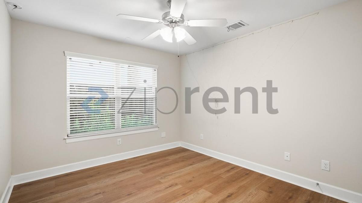 Townhouse for rent at 11504 Main Elm Dr, Houston, TX 77025