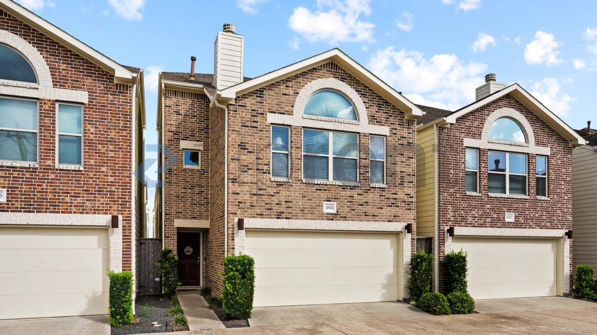 Townhouse for rent at 11504 Main Elm Dr, Houston, TX 77025