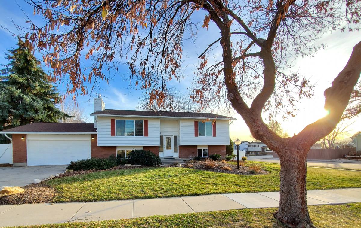 House for rent at 2694 E Teal Way, Sandy, UT 84093