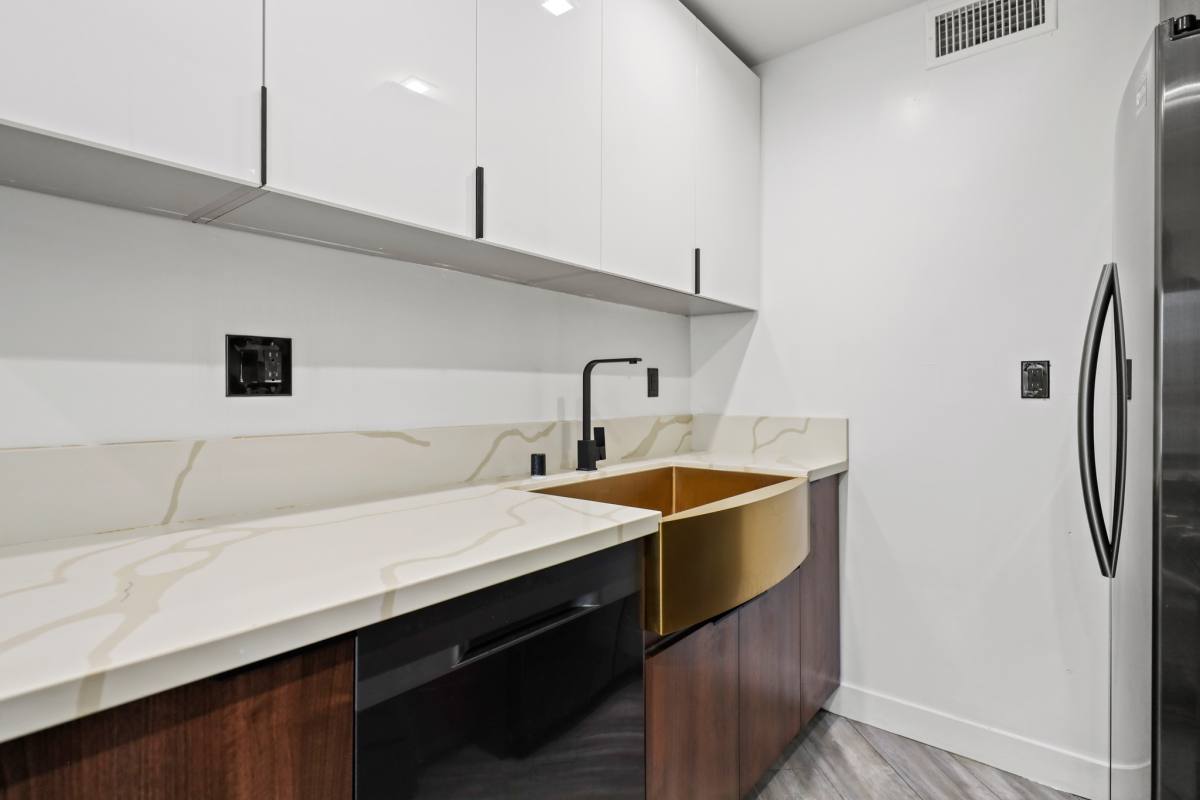 Apartment for rent at 230 S Carondelet St, Los Angeles, CA 90057