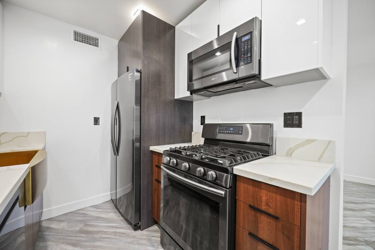 Apartment for rent at 230 S Carondelet St, Los Angeles, CA 90057