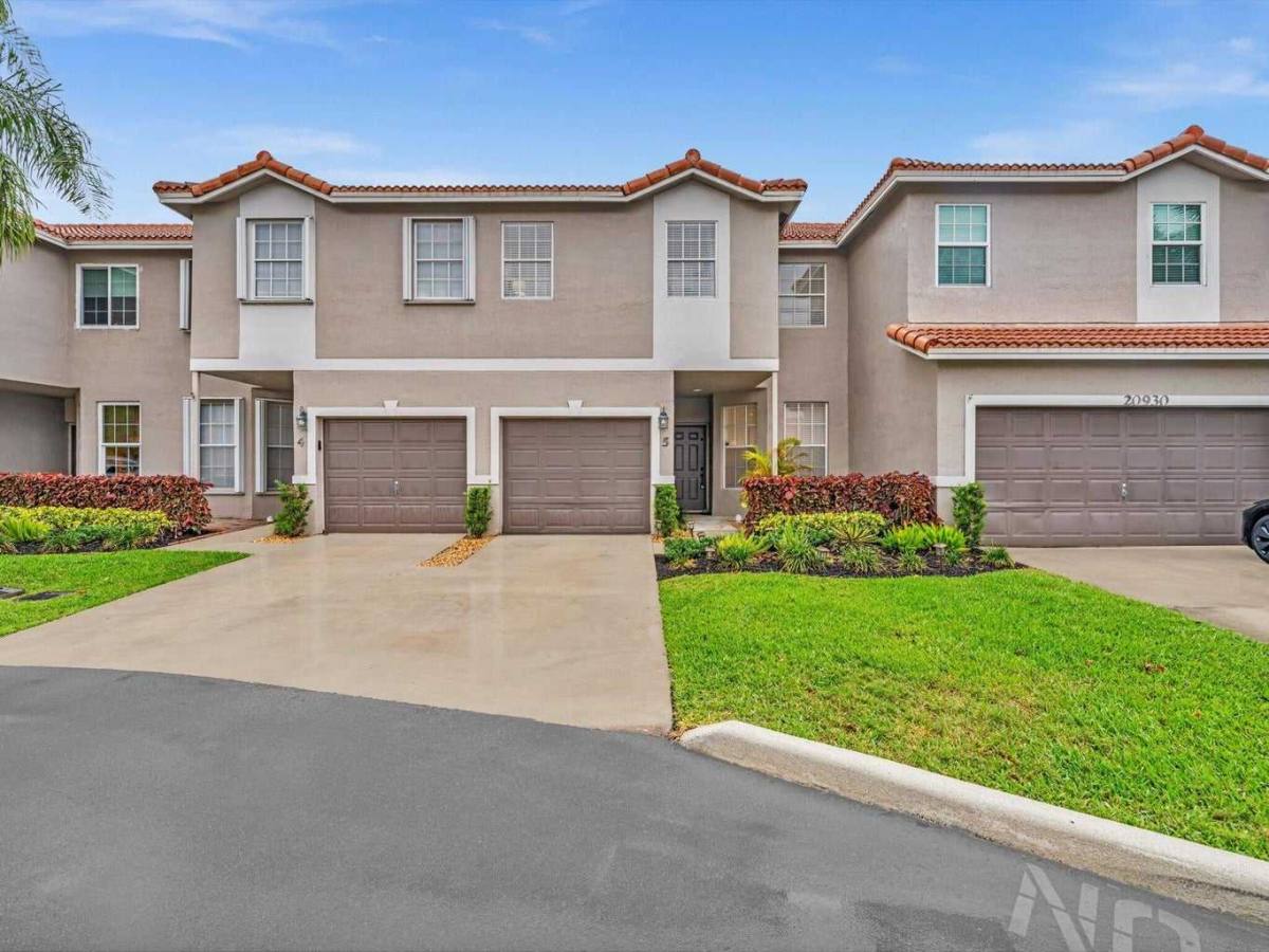 Townhouse for rent at 20930 Via Azalea, Boca Raton, FL 33428