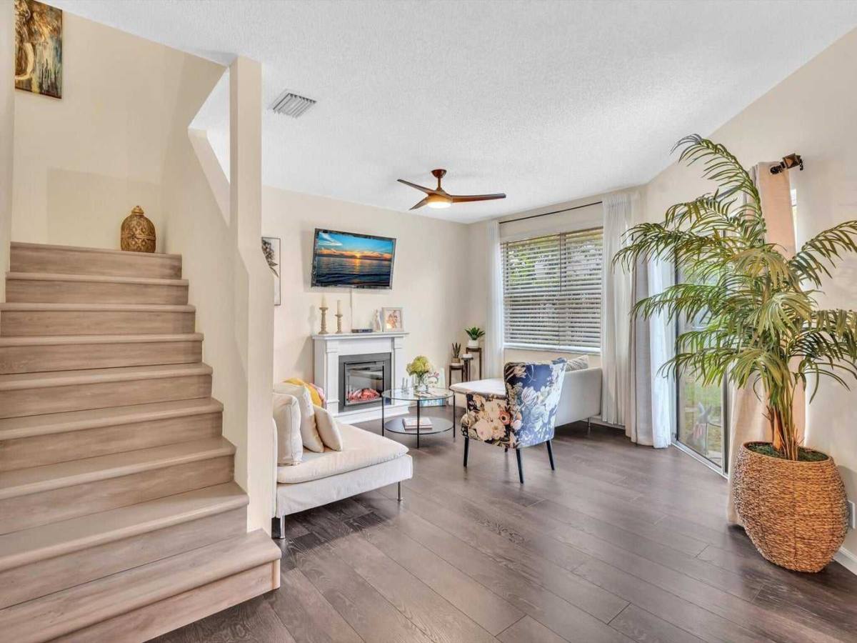 Townhouse for rent at 20930 Via Azalea, Boca Raton, FL 33428