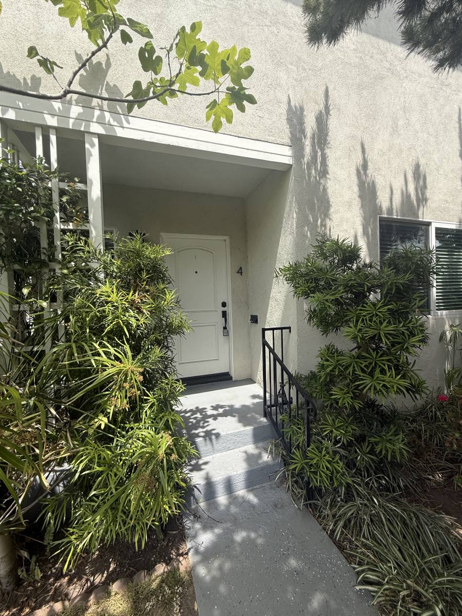 Townhouse for rent at 1414 Ocean Park Blvd, Santa Monica, CA 90405