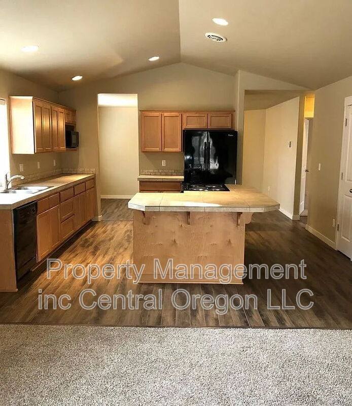 House for rent at 3218 NE Spring Creek Place, Bend, OR 97701