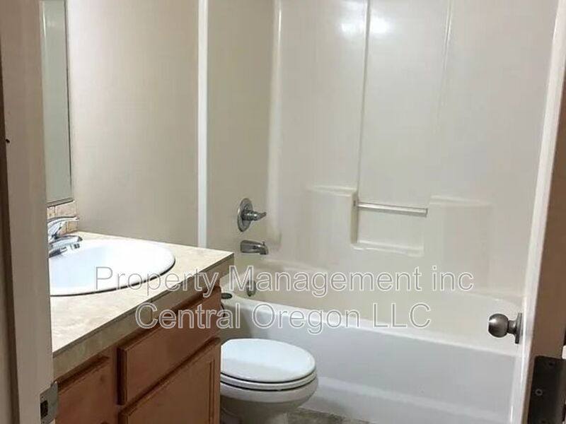 House for rent at 3218 NE Spring Creek Place, Bend, OR 97701