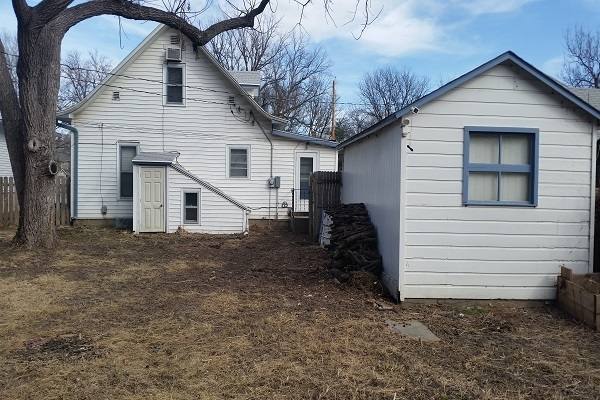 House for rent at 216 S Manhattan Ave, Manhattan, KS 66502