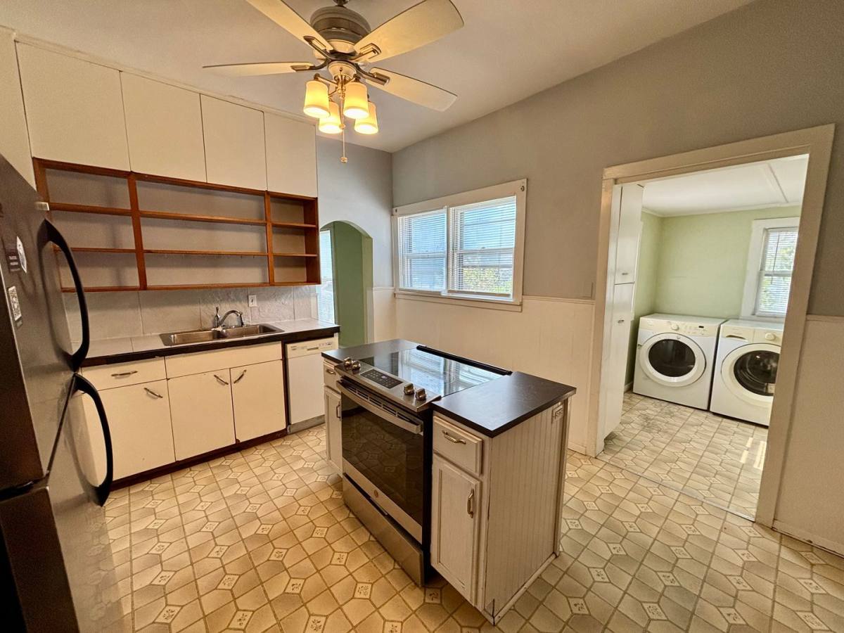 House for rent at 216 S Manhattan Ave, Manhattan, KS 66502