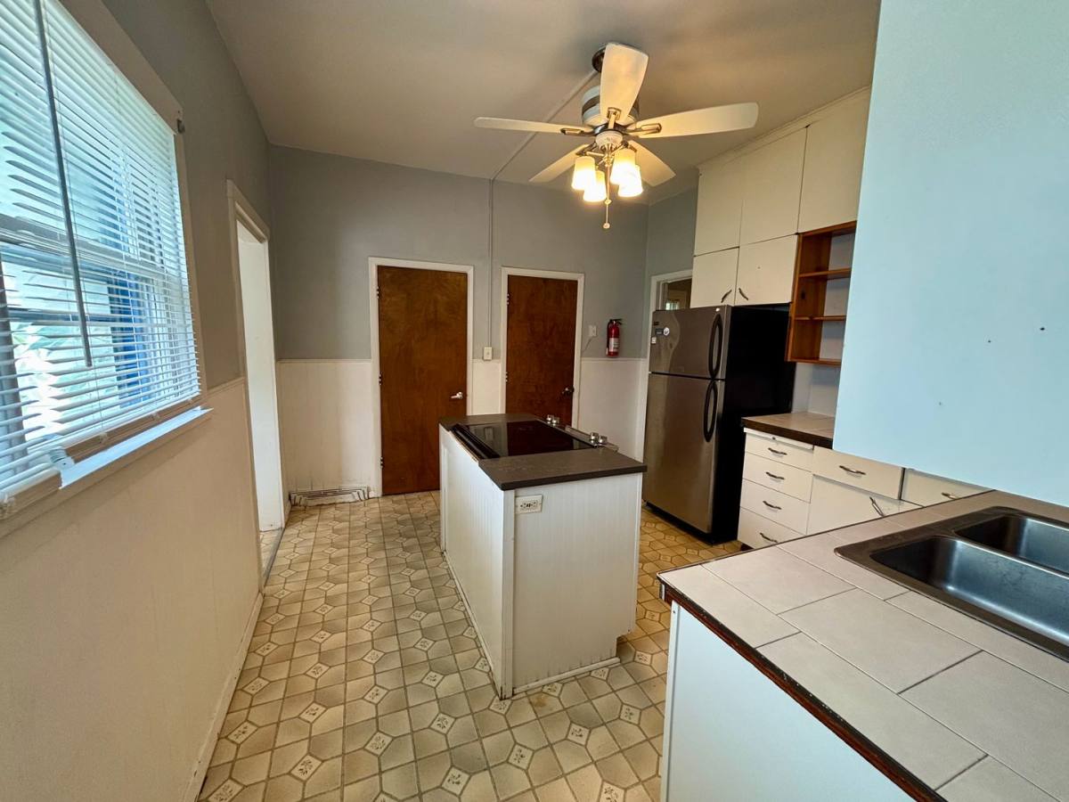 House for rent at 216 S Manhattan Ave, Manhattan, KS 66502