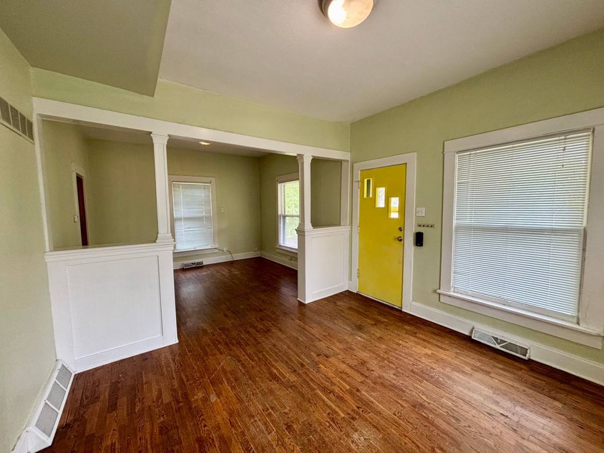 House for rent at 216 S Manhattan Ave, Manhattan, KS 66502