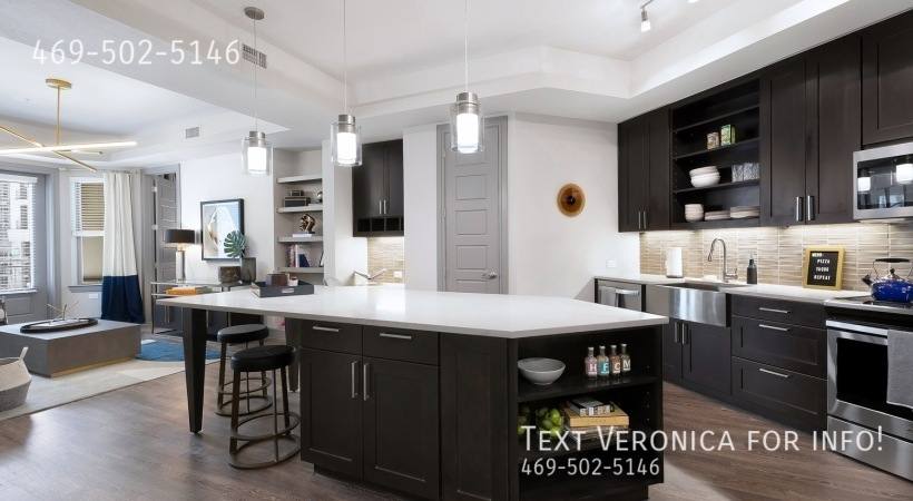 Apartment for rent at 10727 Domain Dr, Austin, TX 78758