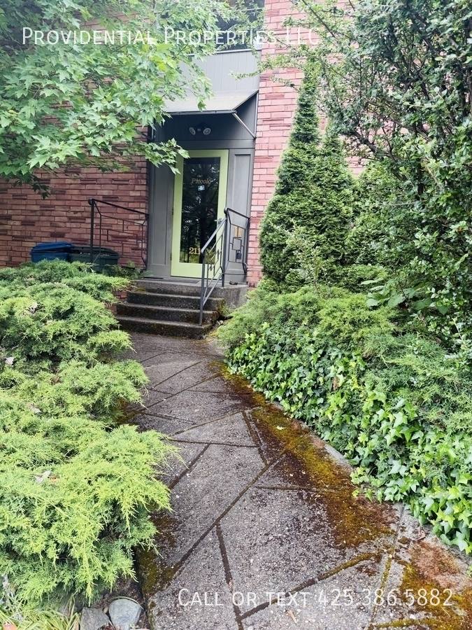 Apartment for rent at 2113 N 37th St, Seattle, WA 98103