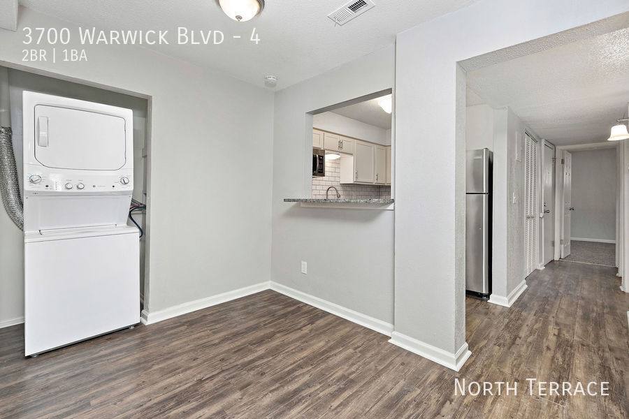 Apartment for rent at 3700 Warwick Blvd, Kansas City, MO 64111