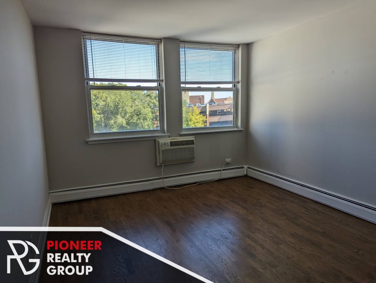 Apartment for rent at 6401 N Sheridan Rd, Chicago, IL 60626