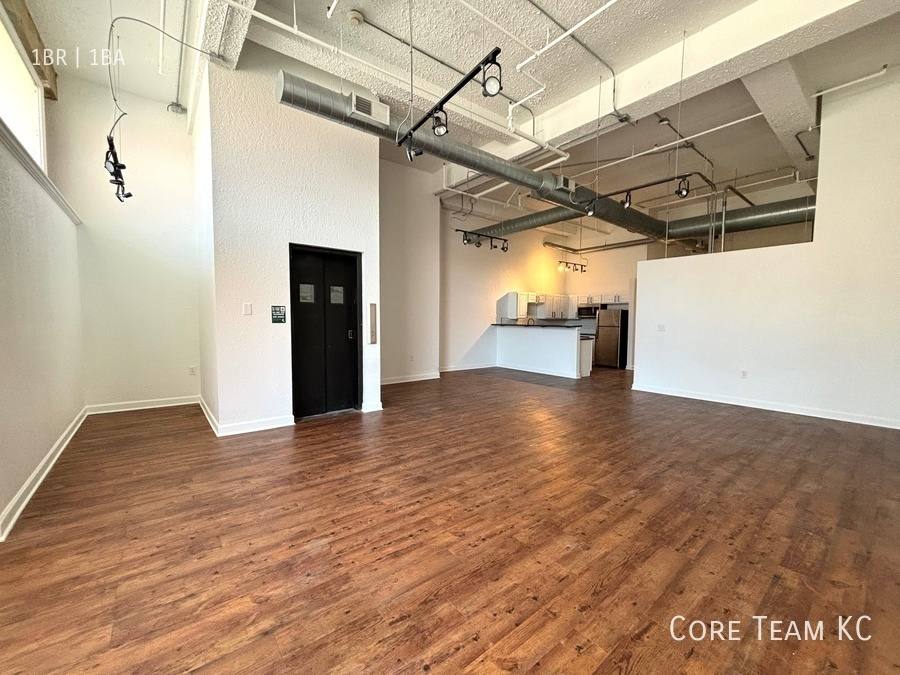 Apartment for rent at 934 Broadway Blvd, Kansas City, MO 64105