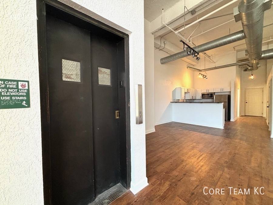 Apartment for rent at 934 Broadway Blvd, Kansas City, MO 64105