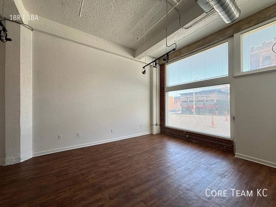 Apartment for rent at 934 Broadway Blvd, Kansas City, MO 64105
