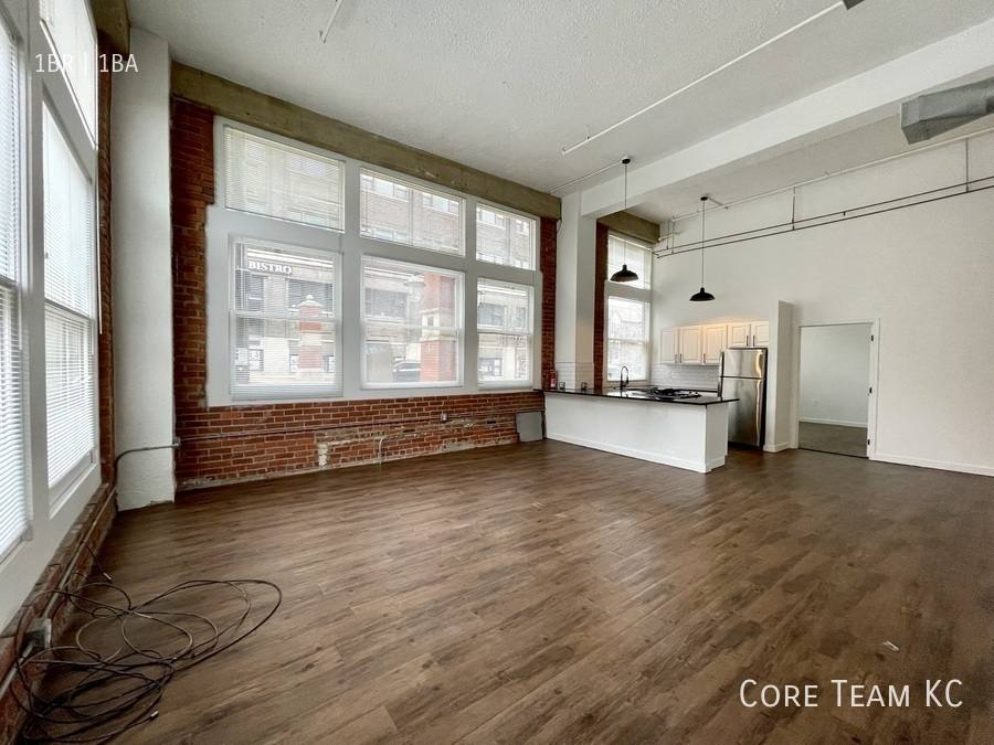 Apartment for rent at 934 Broadway Blvd, Kansas City, MO 64105