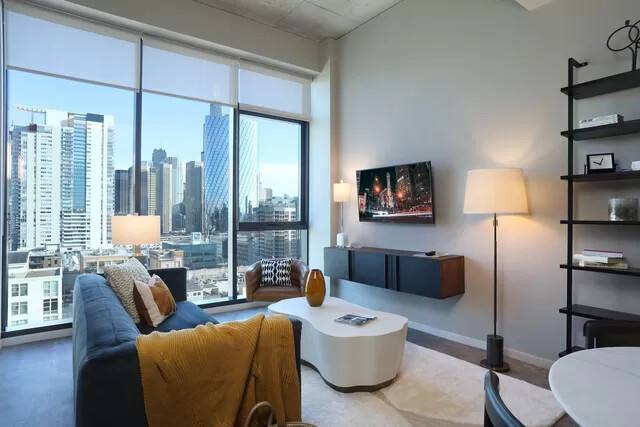 Apartment for rent at 939 W Washington Blvd, Chicago, IL 60606