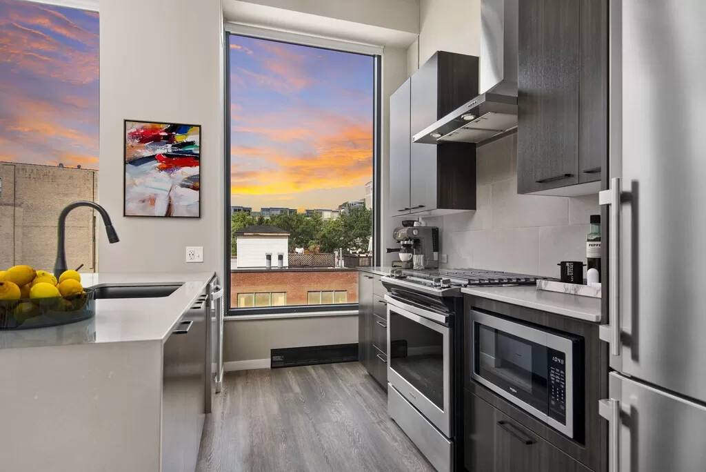 Apartment for rent at 939 W Washington Blvd, Chicago, IL 60606