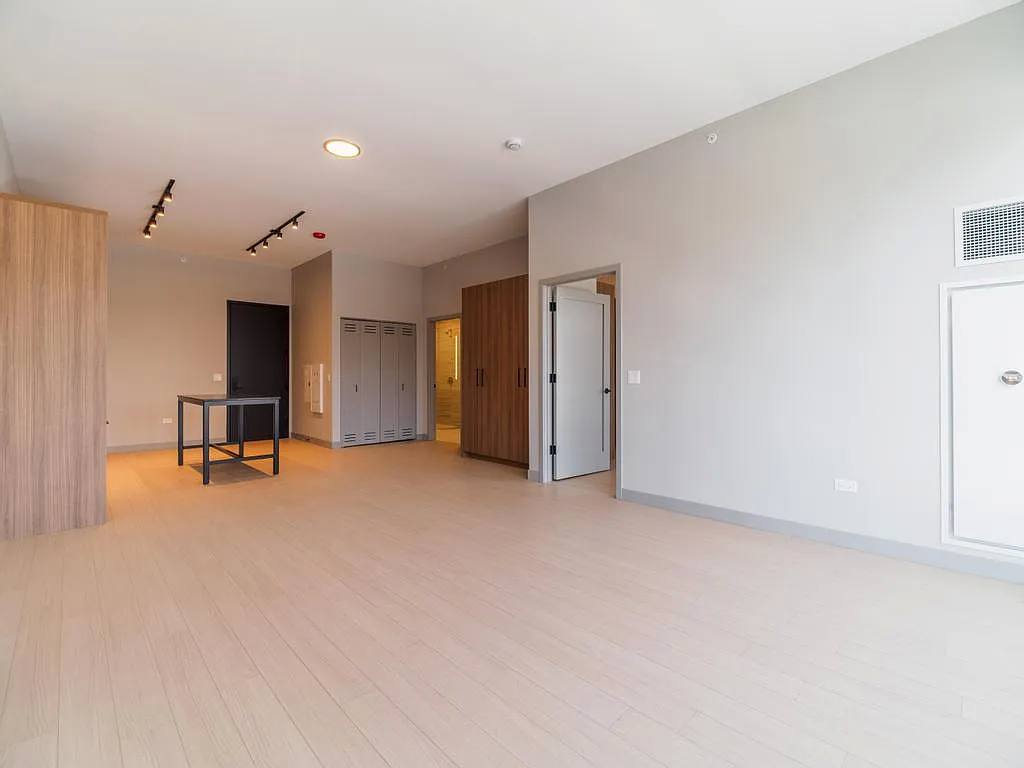 Apartment for rent at 920 N Wells St, Chicago, IL 60610